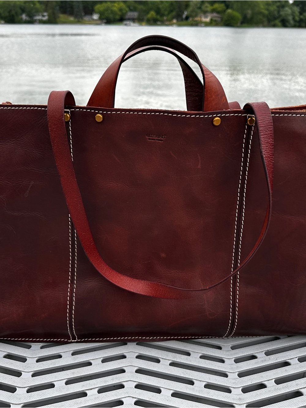 OLD TREND Sandstorm Extra Large Genuine Leather Tote Weekender Bag